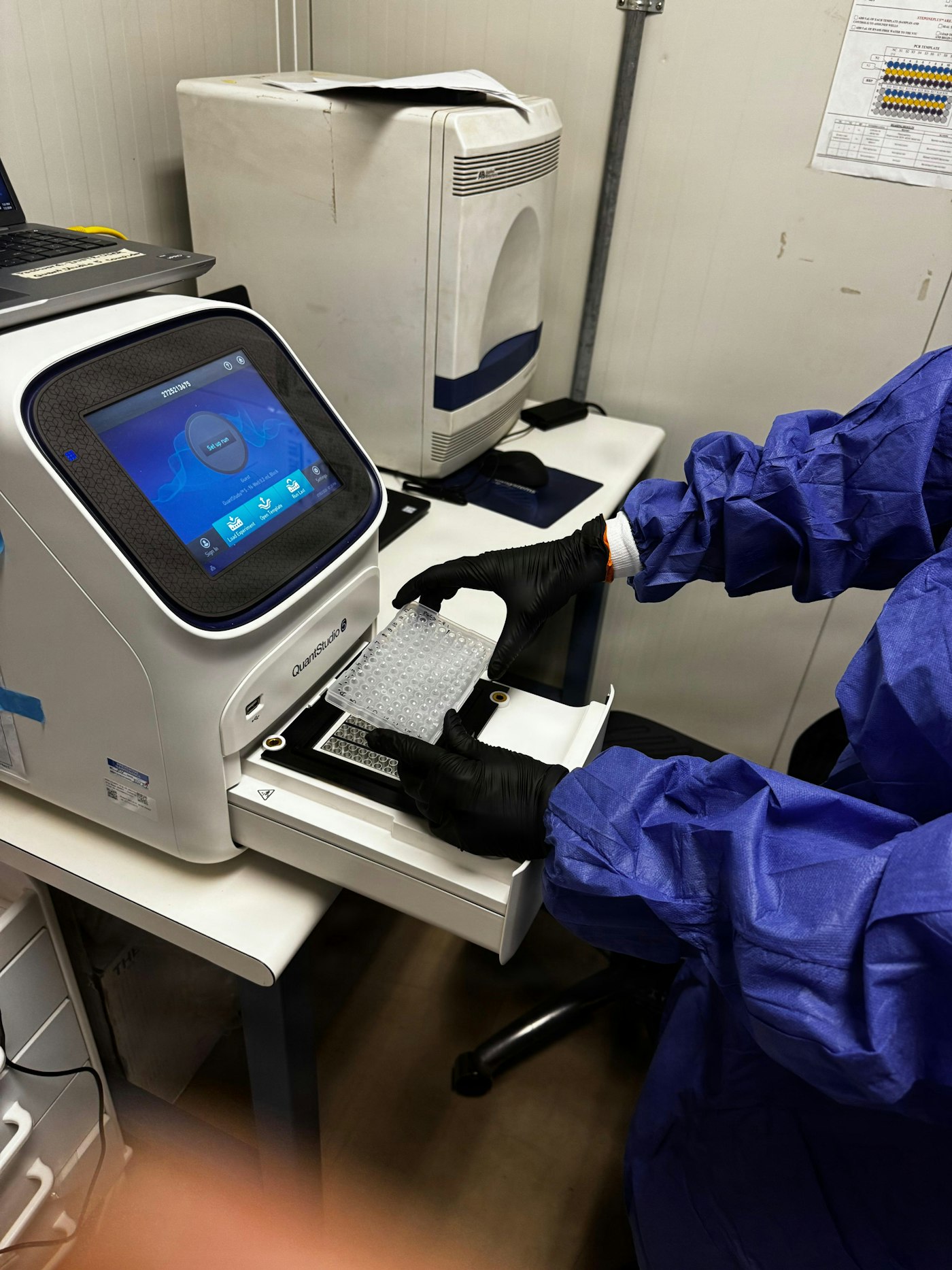 Genomic sequencing equipment